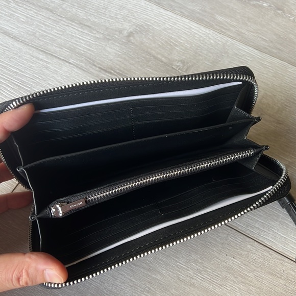 Coach X Peanuts Long Zip Around Wallet In Signature Canvas With Snoopy - Picture 10 of 12